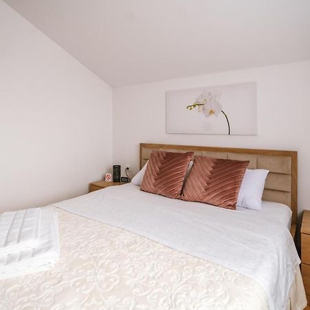 Mikonos Apartman Surčin Exterior foto